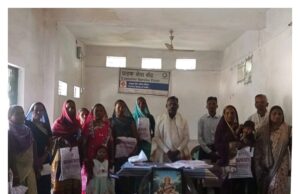 मितानिन दिवस पर ग्राम पंचायत अजगरबहार में सम्मान समारोह, मितानिनों को सम्मानित किया गया।