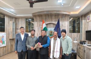 वरिष्ठ पुलिस अधीक्षक द्वारा सीजीपीएससी परीक्षा में चयनित उम्मीदवार पंकज कुमार यादव को चयन पश्चात उपलब्धि पर दी गई शुभकामनायें।