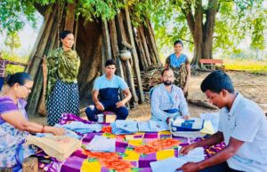 नियद नेल्लानार गांवों में एसआईआर फॉर्म भरने ग्रामीणों में उत्साह बीएलओ द्वारा डोर-टू-डोर गणना प्रपत्र किए जा रहे वितरित