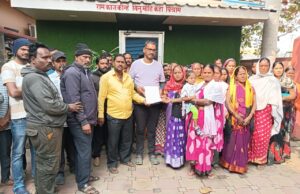 नवलपुर नाका में 50 वर्ष पुरानी सामुदायिक जमीन पर कब्जे का विवाद तेज — ग्रामीणों का विरोध, महिलाओं ने रखी स्पष्ट आवाज, जनपद उपाध्यक्ष बोले: “न्याय तक रहूंगा साथ”