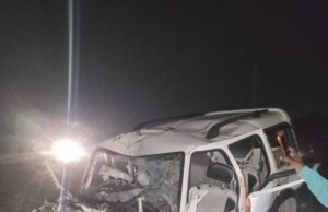 नवागढ़ बारातियों से भरी स्कॉर्पियो की ट्रक से भीषण टक्कर ; पांच की मौके पर मौत ; तीन गंभीर घायल: