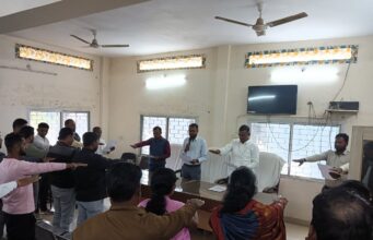 संविधान दिवस पर जनपद पंचायत करतला में प्रस्तावना वाचन और शपथ ग्रहण