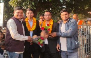 बताती गाँव की ऐतिहासिक सफलता—दो सगे भाइयों मेवा लाल व संजय झारिया ने पीएससी में मारी बाजी, महरा (झारिया) समाज का बढ़ाया मान, प्रथम आगमन पर ढोल-नगाड़ों के साथ हुआ भव्य स्वागत