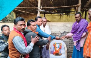 शोक सभा में शामिल हुए सरपंच ईस्पर मंडावी