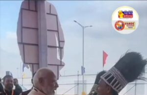 छत्तीसगढ़ स्थापना दिवस पर पीएम मोदी का दिल छू लेने वाला पल, आदिवासी समुदाय ने पहनाई पारंपरिक टोपी