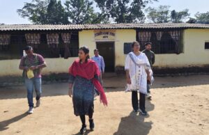 महाराष्ट्र से लगे अबूझमाड़ के दुर्गम गांवों तक पैदल पहुंचीं कलेक्टर प्रतिष्ठा ममगाईं