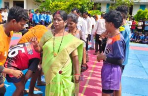 बस्तर ओलंपिक का शानदार आगाज: जिला पंचायत सदस्य शंकुतला कश्यप ने किया उद्घाटन