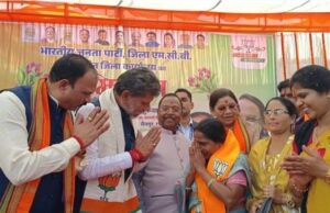 झगराखाड़ नगर पंचायत अध्यक्ष रीमा यादव ने थामा भाजपा का दामन,भाजपा नेताओं ने किया गर्मजोशी से स्वागत