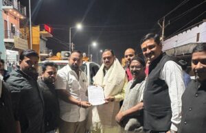 भाजयुमो छ:ग प्रदेश कोषाध्यक्ष विकास झा ने स्वास्थ व चिकित्सा मंत्री को बांकीमोंगरा में 50 बिस्तर अस्पताल के लिए सौंपा ज्ञापन, मिला आश्वासन