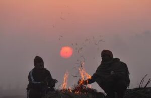 दिसंबर की दस्तक के साथ बदला मौसम, बादलों की चादर और नमी से बढ़ी ठंडक