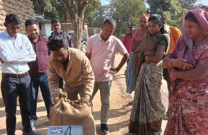 किसानों के हित में सख्त निगरानी: जनपद अध्यक्ष बिजमोती राठिया व ज़िला पंचायत सदस्य रेणुका राठिया ने बरपाली–श्यांग–चिर्रा उपार्जन केंद्रों का किया औचक निरीक्षण