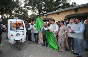 स्वच्छता दीदियों को मिला सम्मान: मंत्री लखनलाल देवांगन ने 80 ई-रिक्शा वितरित कर किया सशक्तिकरण का ऐलान