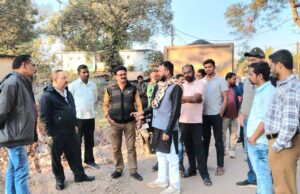 राजहरा टाउनशिप में सड़क निर्माण को लेकर खदान मजदूर संघ भड़का, ठेकेदार पर मनमानी और बीएसपी प्रबंधन पर अनदेखी का आरोप