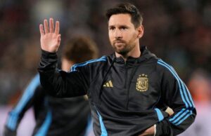 भारत पहुंचे लियोनल मेसी, कोलकाता में GOAT India Tour की हुई भव्य शुरुआत – सुआरेज और डी पॉल भी साथ