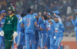 कोहली की शतकीय पारी से भारत ने पहला वनडे 17 रन से जीता, सीरीज़ में बनाई बढ़त