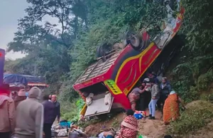 छत्तीसगढ़-आंध्र सीमा पर बड़ा सड़क हादसा, 8 यात्रियों की मौत, कई घायल