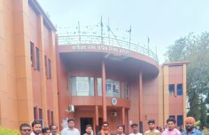 शहीद पार्क के पास मांस दुकानों का विरोध, आंदोलन की चेतावनी