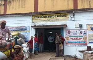 टलनार लैंपस में धान खरीदी लिमिट बहुत कम, किसान हो रहे हैं परेशान