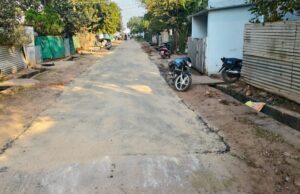 वर्षों मांग के बाद स्वीकृत सड़क मरम्मत में बीएसपी ठेकेदार द्वारा खानापूर्ति से जनता में रोष