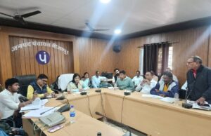 जिला पंचायत सीईओ ने सरपंच–सचिवों की बैठक लेकर योजनाओं की प्रगति की समीक्षा