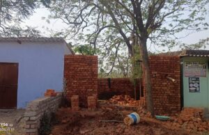 अरदा मोड़ में वनविभाग की जमीन में चल रहे निर्माण कार्य के दौरान एक व्यक्ति आया करेंट की चपेट में आने से हुई मौत