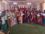 मसीही महिला समिति ने लाचारों को दिए कंबल, स्वेटर