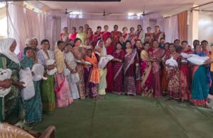 मसीही महिला समिति ने लाचारों को दिए कंबल, स्वेटर