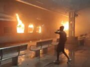 टाटानगर-एर्नाकुलम एक्सप्रेस में आग का कहर: अनाकापल्ली में हादसा, एक यात्री की मौत, कई बचे बाल-बाल