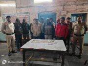 थाना आरंग पुलिस ने 10 जुआरियों को किया रंगे हाथ गिरफ्तार, लाखों की रकम और वाहन जब्त