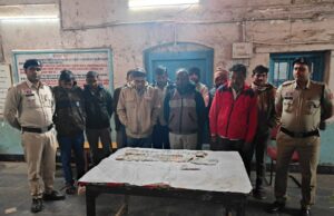 थाना आरंग पुलिस ने 10 जुआरियों को किया रंगे हाथ गिरफ्तार, लाखों की रकम और वाहन जब्त