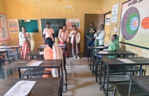 गांव में शिक्षा की अलख जगा रहे हैं सरपंच संतोष कश्यप