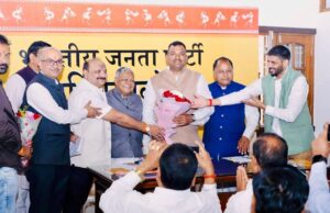 प्रदेश महामंत्री संगठन पवन साय के उपस्थिति में आर्थिक प्रकोष्ठ के प्रदेश संयोजक शिव चंद्राकर एवं सह संयोजक मनीष पारख ने प्रदेश कार्यालय में किया पदभार ग्रहण