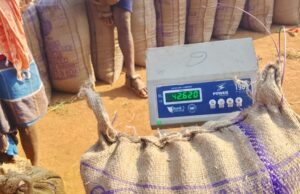 नमी के नाम पर ऐंठ रहे हैं दो किलो ज्यादा धान, बकावंड धान खरीदी केंद्र में चल रही है मनमानी