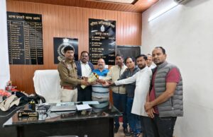 नये थानेदार से मिले व्यापारी संघ