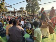 मनरेगा से महात्मा गांधी का नाम हटाए जाने के विरोध में कांग्रेस का धरना