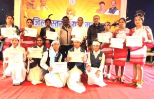 जिला स्तरीय युवा महोत्सव में युवाओं ने दिखाई प्रतिभा, 10 विधाओं में 200 प्रतिभागी हुए शामिल