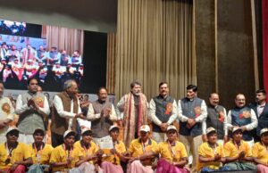 रायपुर लोकसभा सांसद खेल महोत्सव में खमतराई के 19 वर्ष से अधिक आयु के महिला रस्सा कसी में प्रथम स्थान से विजेता….