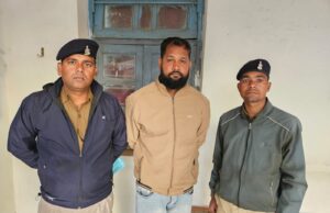 पिकअप वाहन में क्रूरता पूर्वक पशुओं की तस्करी करने वाले आरोपी के विरुद्ध लखनपुर पुलिस की कार्रवाई।