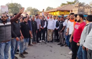 सनातन सम्मान की रक्षा में सड़क पर उतरा भाजयुमो सिरहासार चौक में कांग्रेस नेताओं के खिलाफ उग्र विरोध प्रदर्शन, भूपेश बघेल व टीएस सिंहदेव फूंका पुतला