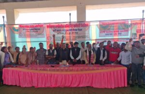 अनियमित कर्मचारीयो ने जंगी प्रदर्शन कर मुख्यमंत्री के नाम सौंपा ज्ञापन