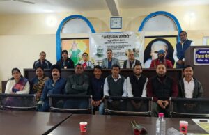 देर रात तक कविताओं की चली बयार,