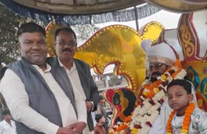 बाबा घासीदास जयंती पर खमतराई में निकली विशाल शोभायात्रा — गुरु श्री सुन्दर लहरे जी का हुआ भव्य स्वागत, समाज में गूंजे ‘सतनाम संता बेरा’ के जयकारे