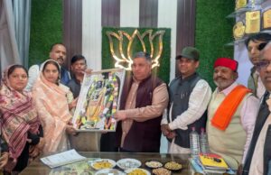 नगर पालिका उपाध्यक्ष के नेतृत्व में प्रभारी मंत्री राजेश अग्रवाल का भव्य स्वागत ; उपाध्यक्ष ने पर्यटन मंत्री से दत्तात्रेय परिसर को पर्यटन स्थल घोषित करने और विकास करने की मांग की: