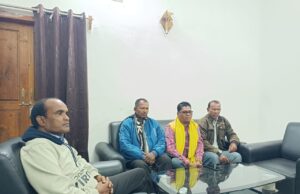 कॉलेज मार्ग पर शराब दुकान; आदिवासी समाज ने खोला मोर्चा