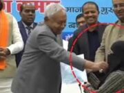 हिजाब विवाद पर उबाल: रांची में मुस्लिम युवा मंच का प्रदर्शन, मुख्यमंत्री नीतीश कुमार का पुतला दहन