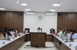 कलेक्टर श्री संबित मिश्रा ने ली साप्ताहिक समय-सीमा बैठक, विभिन्न योजनाओं की प्रगति की समीक्षा