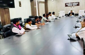 कलेक्टर एवं जिला निर्वाचन अधिकारी ने ली राजनीतिक दलों की बैठक, निर्वाचक नामावलियों के प्रारंभिक प्रकाशन की दी जानकारी