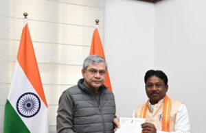 रेल मंत्री अश्विनी वैष्णव से मिले बस्तर सांसद महेश कश्यप