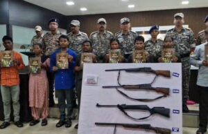 नक्सल मोर्चे पर बड़ी कामयाबी: कांकेर से गढ़चिरौली तक 15 नक्सली हुए सरेंडर, इनाम राशि 1 करोड़ के पार