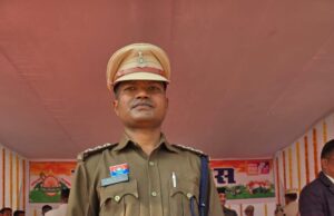 नक्सल मोर्चे पर सफलता का सम्मान, थाना प्रभारी विजय प्रताप सिंह हुए सम्मानित